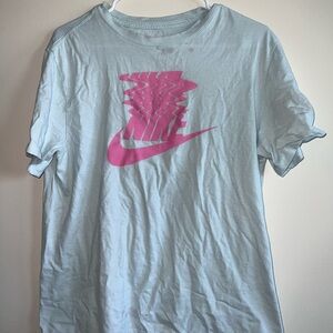 Nike | T-Shirt with Pink Logo